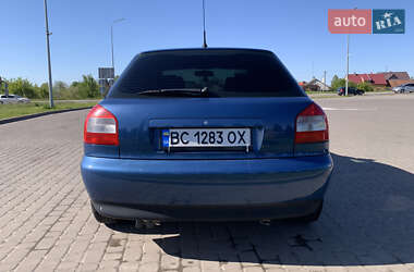 Хэтчбек Audi A3 2001 в 