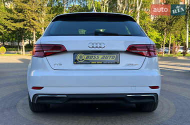 Хэтчбек Audi A3 2016 в 