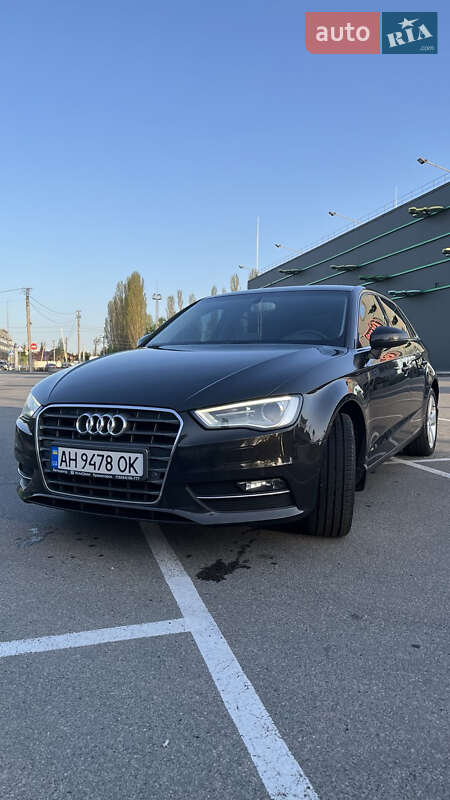 Хетчбек Audi A3 2015 в Бобрику