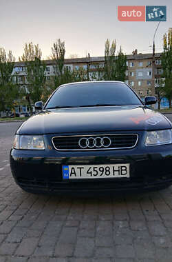Хетчбек Audi A3 1999 в 
