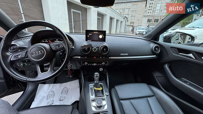 Хэтчбек Audi A3 2018 в Житомире
