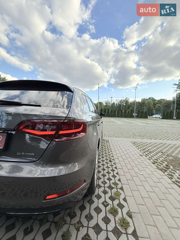 Хетчбек Audi A3 2016 в Харкові