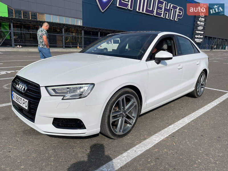 Седан Audi A3 2018 в Киеве
