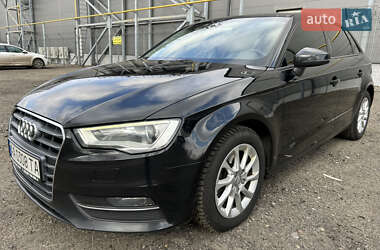 Хэтчбек Audi A3 2015 в 