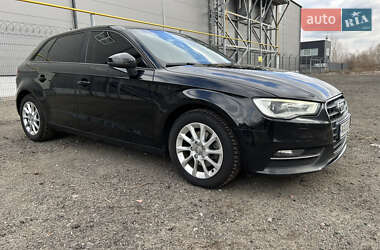 Хэтчбек Audi A3 2015 в 