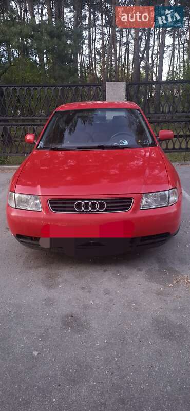 Хэтчбек Audi A3 1999 в 