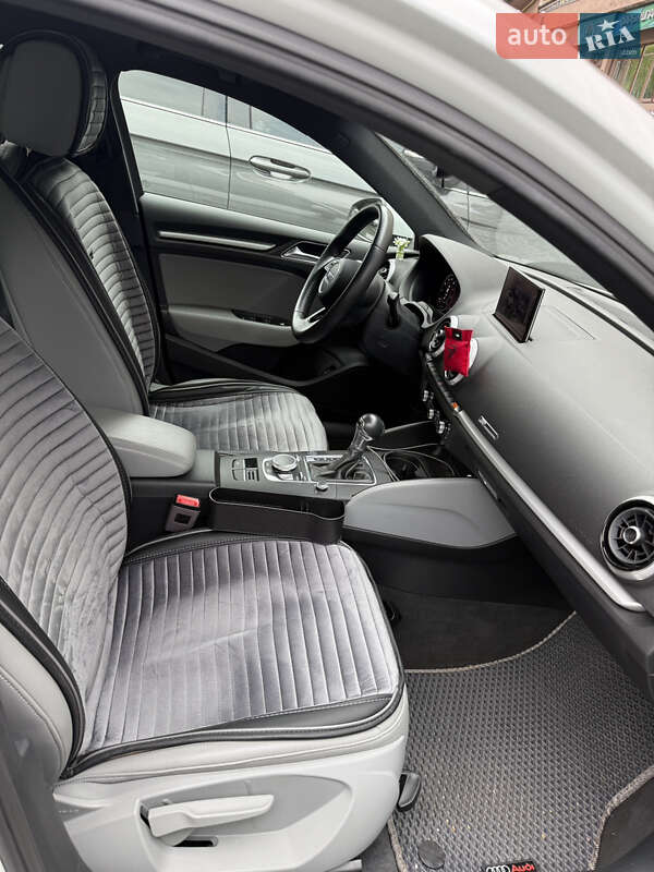 Седан Audi A3 2018 в Киеве