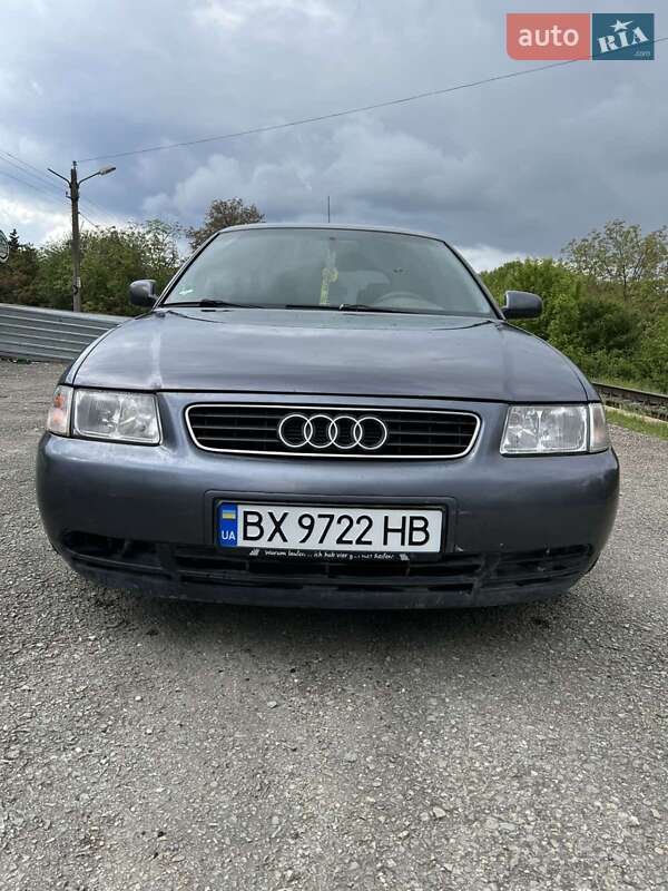 Хэтчбек Audi A3 2000 в 