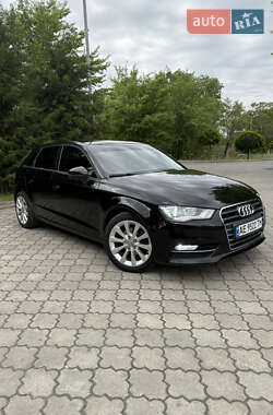 Хэтчбек Audi A3 2015 в 