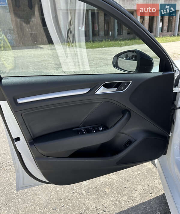 Седан Audi A3 2015 в Тернополе