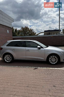 Хетчбек Audi A3 2015 в 