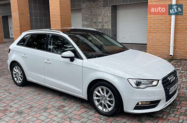 Хэтчбек Audi A3 2016 в 