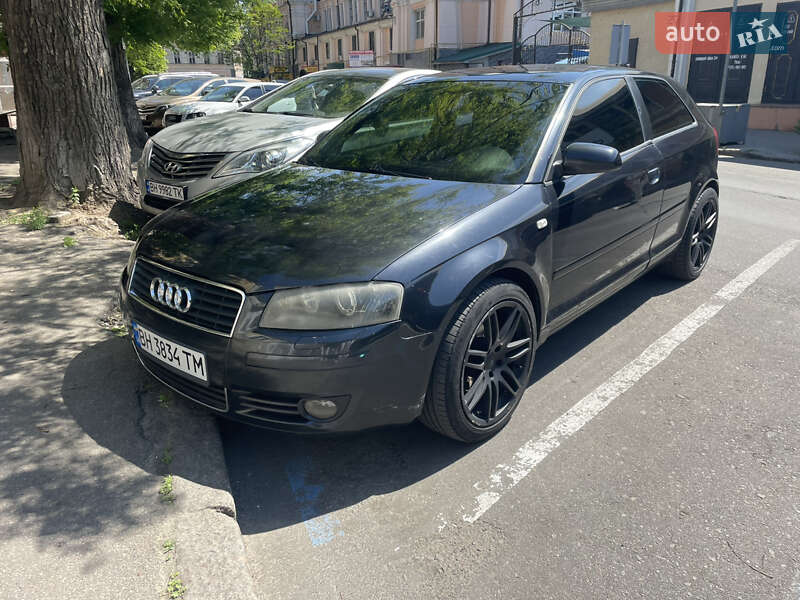 Хетчбек Audi A3 2004 в 
