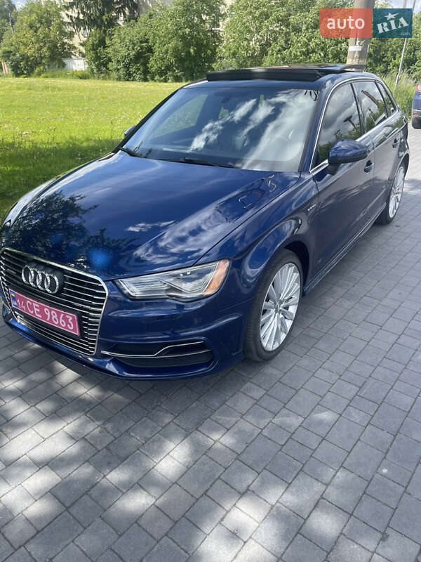 Хэтчбек Audi A3 2016 в 