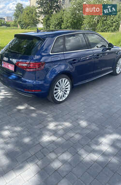 Хэтчбек Audi A3 2016 в 