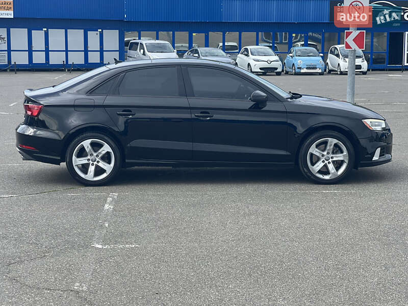 Седан Audi A3 2017 в Киеве
