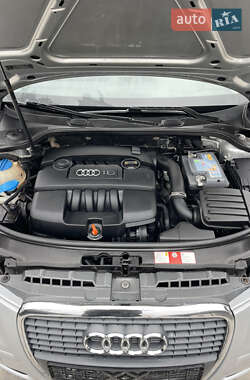 Хэтчбек Audi A3 2006 в 