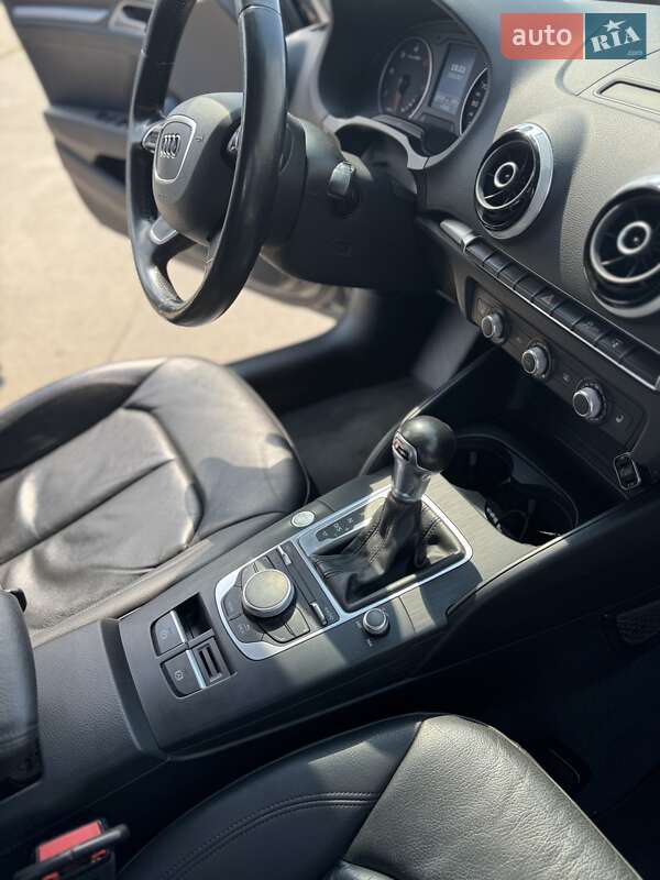 Хэтчбек Audi A3 2015 в Черновцах
