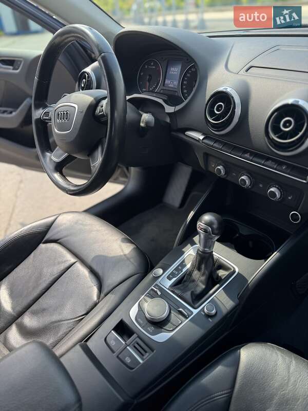 Хэтчбек Audi A3 2015 в Черновцах