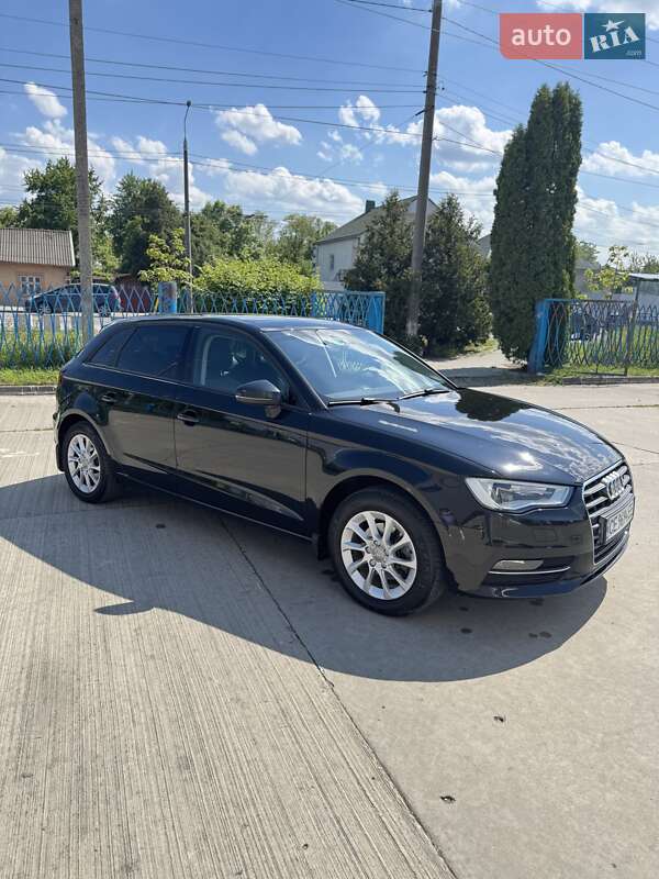 Хэтчбек Audi A3 2015 в Черновцах