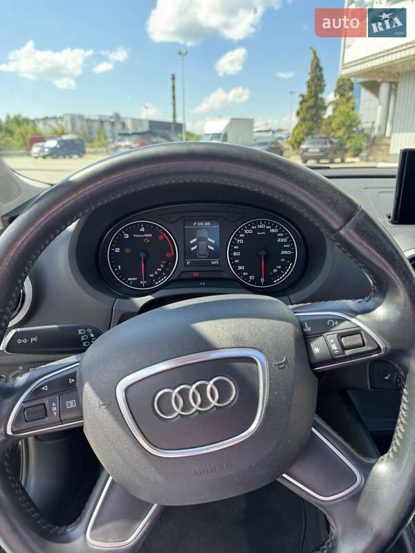 Хэтчбек Audi A3 2015 в Черновцах