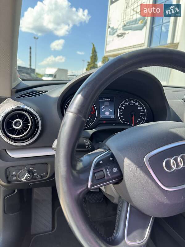 Хэтчбек Audi A3 2015 в Черновцах