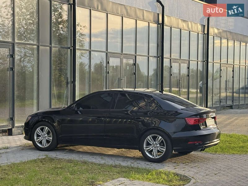Седан Audi A3 2015 в Рівному