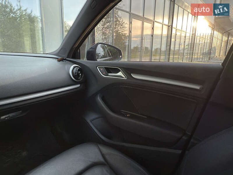 Седан Audi A3 2015 в Рівному