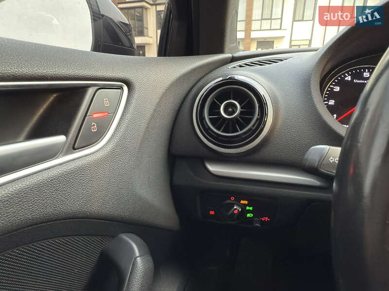 Седан Audi A3 2015 в Рівному
