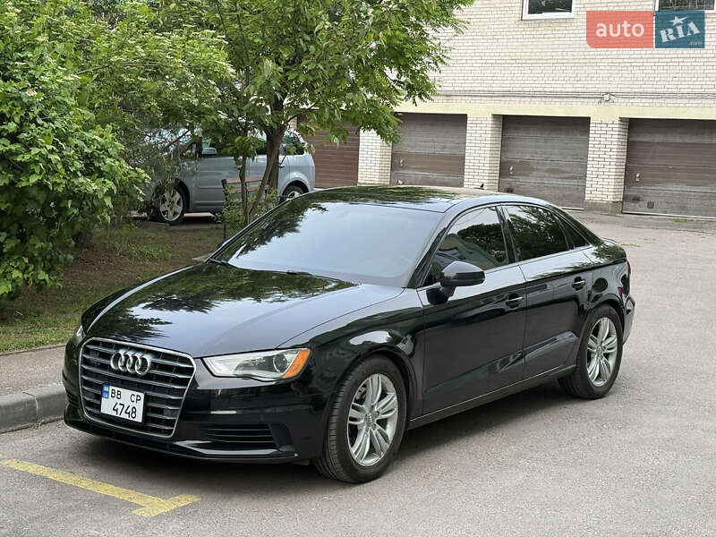Седан Audi A3 2015 в Рівному