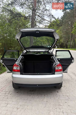 Хэтчбек Audi A3 2001 в 