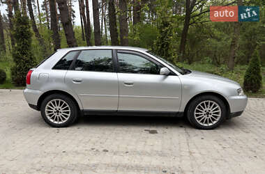 Хэтчбек Audi A3 2001 в 