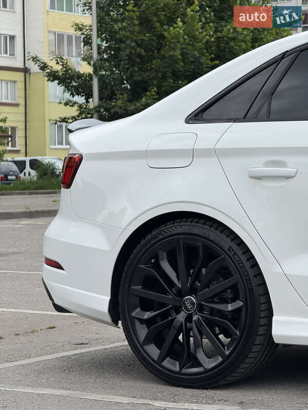 Седан Audi A3 2017 в Ивано-Франковске