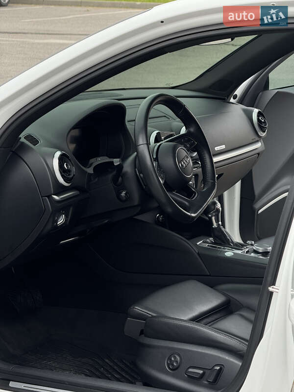 Седан Audi A3 2017 в Ивано-Франковске