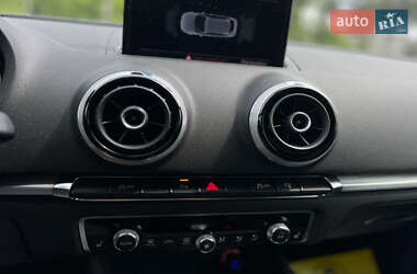 Хэтчбек Audi A3 2013 в 