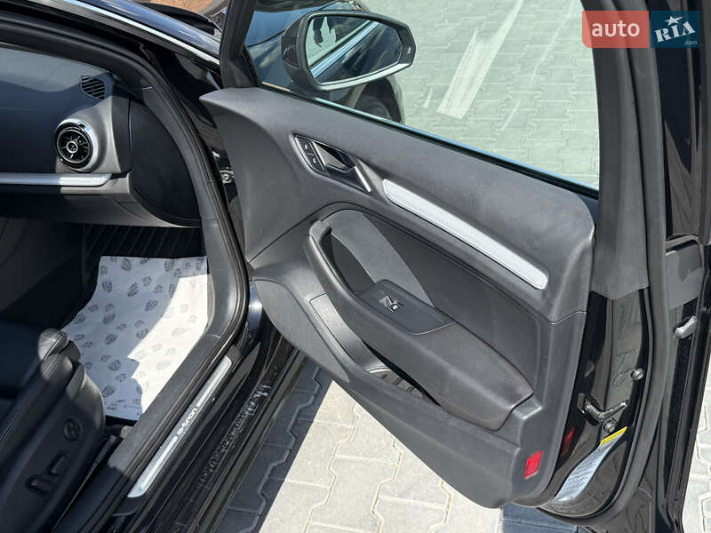 Хетчбек Audi A3 2015 в Чернівцях