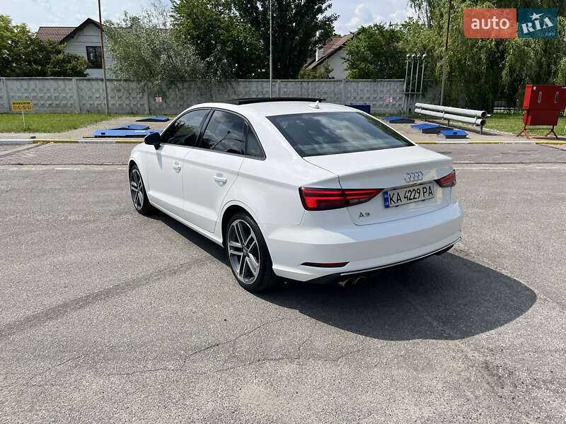 Седан Audi A3 2016 в Киеве