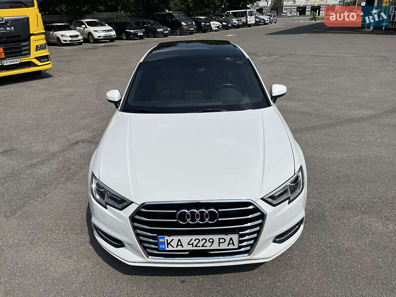 Седан Audi A3 2016 в Киеве