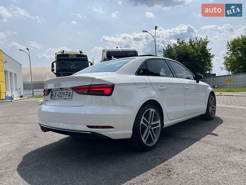 Седан Audi A3 2016 в Киеве