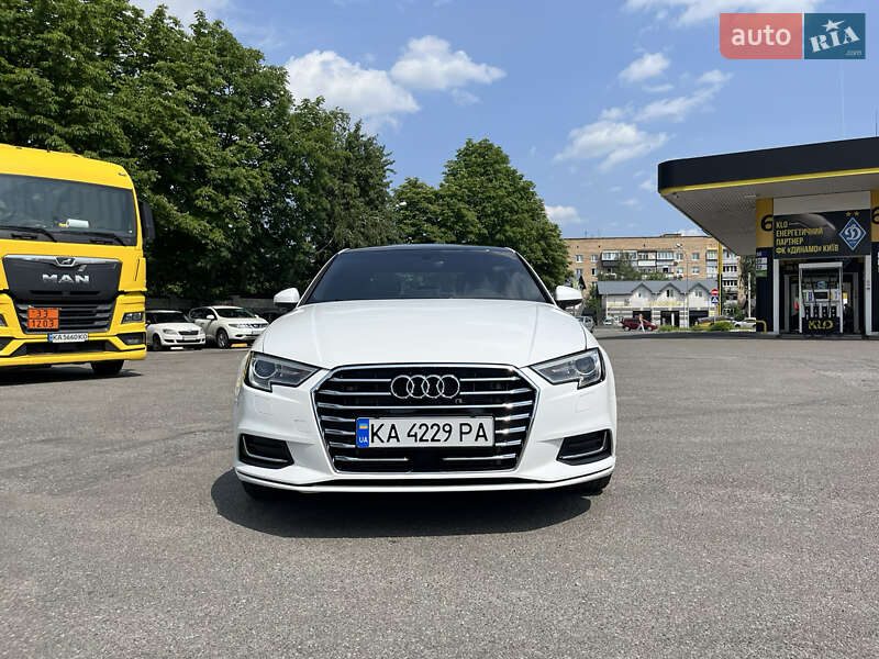 Седан Audi A3 2016 в Киеве