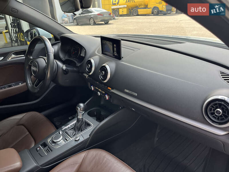 Седан Audi A3 2016 в Киеве