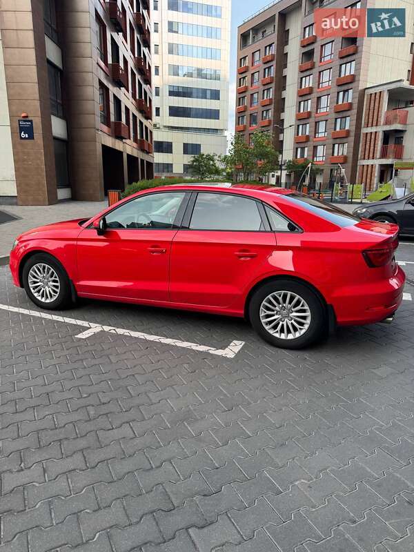 Седан Audi A3 2016 в Киеве