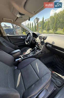 Хэтчбек Audi A3 2004 в 