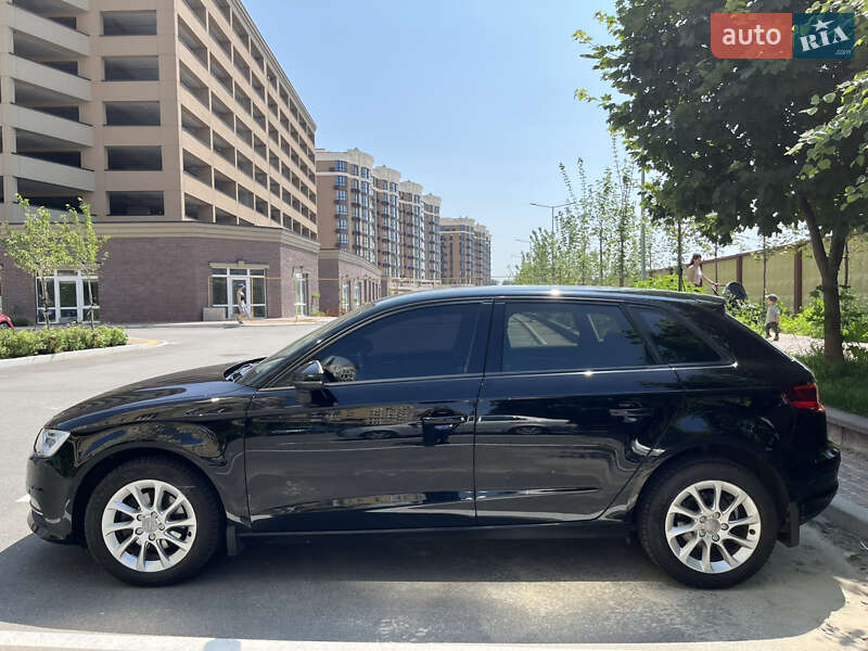 Хэтчбек Audi A3 2014 в Киеве