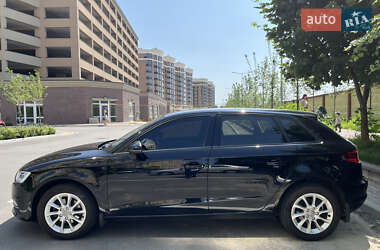 Хэтчбек Audi A3 2014 в 