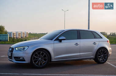 Хэтчбек Audi A3 2015 в 