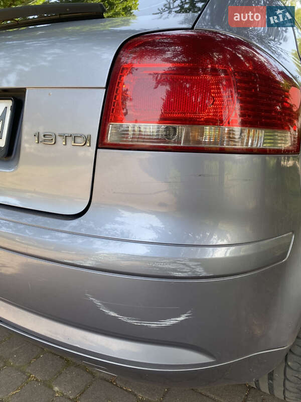 Хэтчбек Audi A3 2004 в Ужгороде