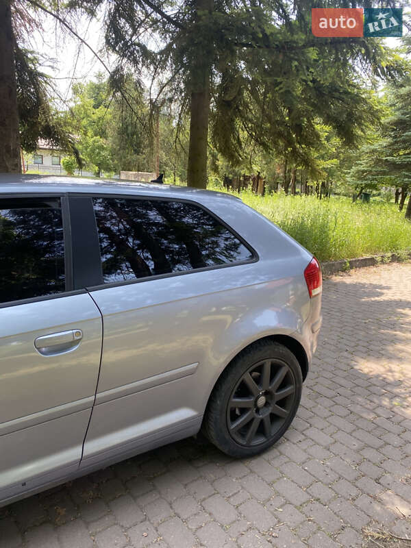 Хэтчбек Audi A3 2004 в Ужгороде