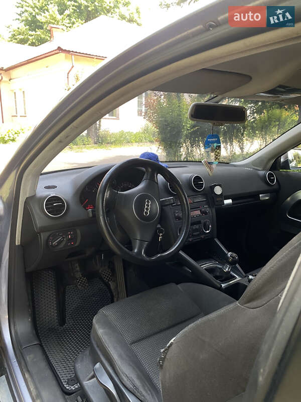 Хэтчбек Audi A3 2004 в Ужгороде