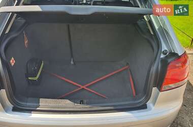 Хэтчбек Audi A3 2004 в 